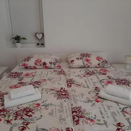 Family House Rebeka Apartman Ugljan
