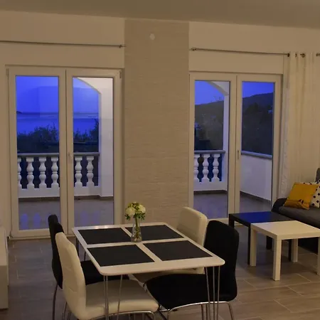 Apartman Family House Rebeka Ugljan