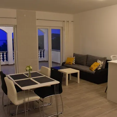 Apartman Family House Rebeka Ugljan