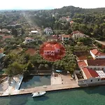 Family House Rebeka Apartman *