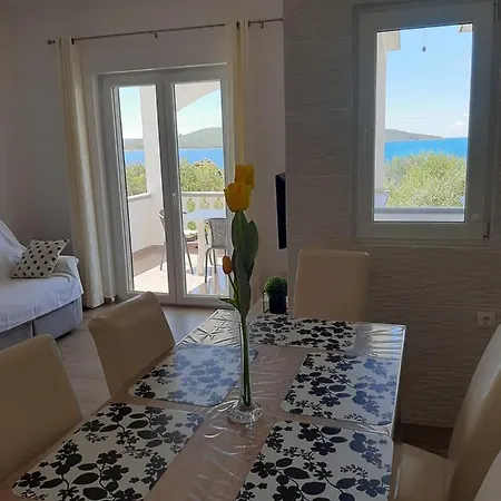 דירה Family House Rebeka *