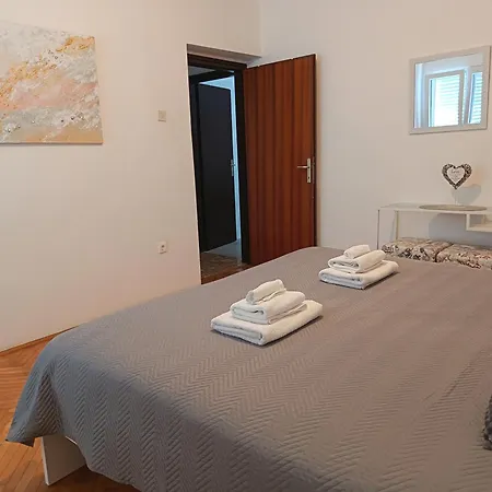 Family House Rebeka * Ugljan