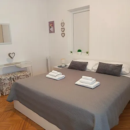 דירה Family House Rebeka אוגייאן