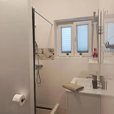 דירה Family House Rebeka *