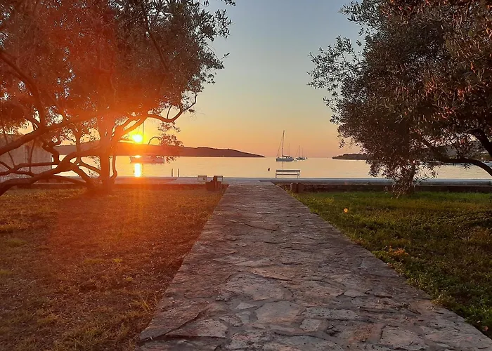 Family House Rebeka Appartamento Ugljan